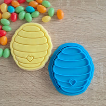 Load image into Gallery viewer, Beehive Cookie Cutter &amp; Fondant Stamp