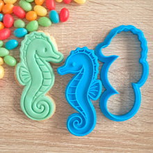 Load image into Gallery viewer, Seahorse Cookie Cutter &amp; Fondant Stamp