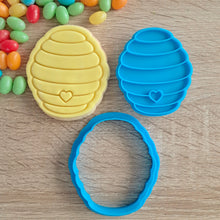 Load image into Gallery viewer, Beehive Cookie Cutter &amp; Fondant Stamp