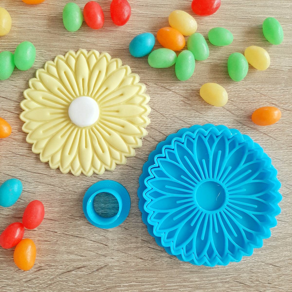 Daisy 3 Piece Cutter and Fondant Stamp Set – Little Monkey NZ