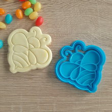 Load image into Gallery viewer, Bee (2) Cookie Cutter &amp; Fondant Stamp