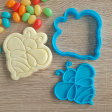 Load image into Gallery viewer, Bee (2) Cookie Cutter &amp; Fondant Stamp